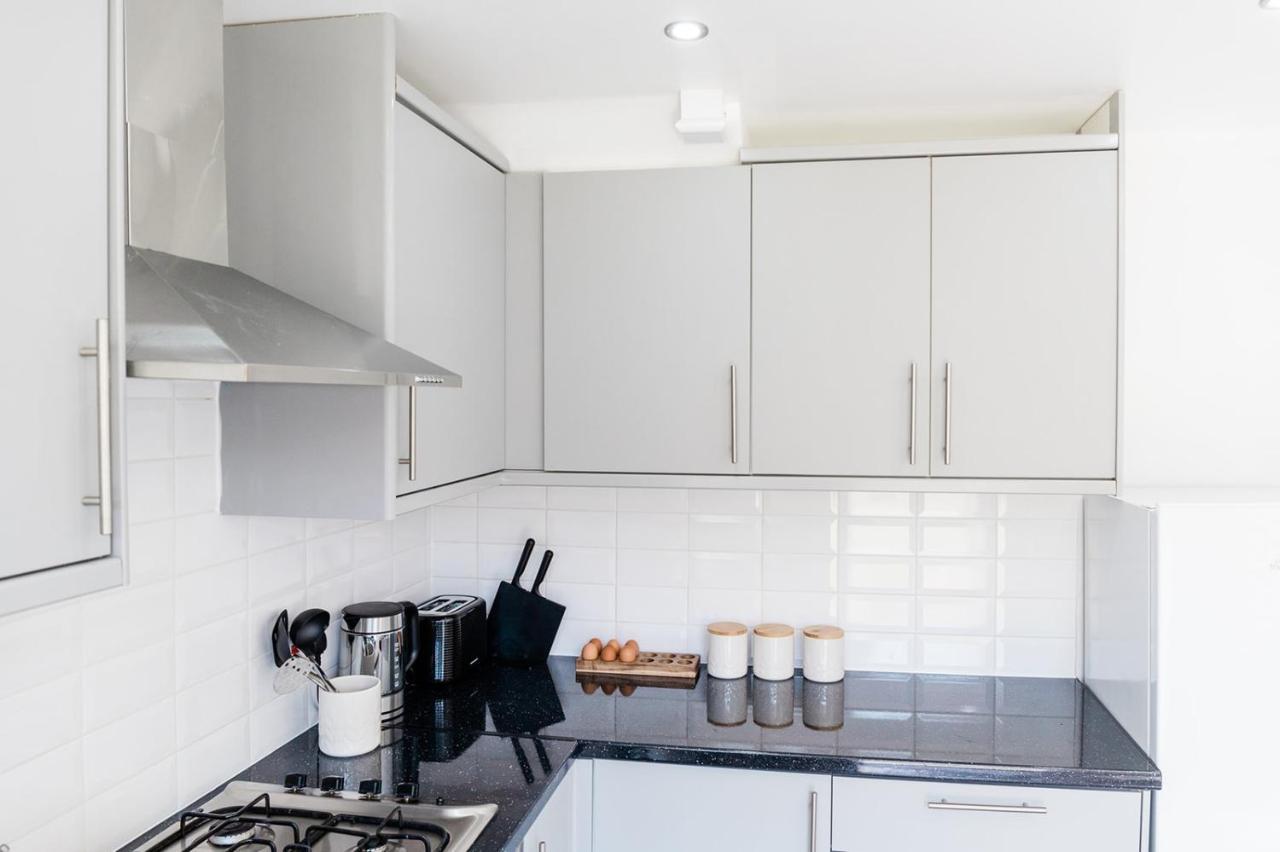 מילטון קינס The Oval House By Silva Cmk Stylish House With Garden & Parking Eco-Serviced Accommodation מראה חיצוני תמונה